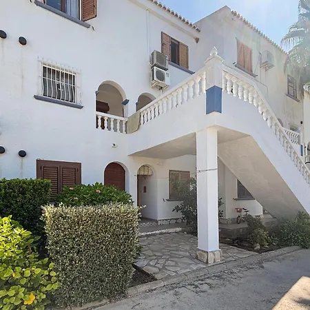 2 Bedroom Beautiful In Apartment *