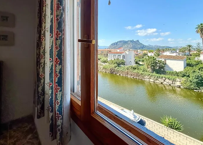 Apartment 2 Bedroom Beautiful In