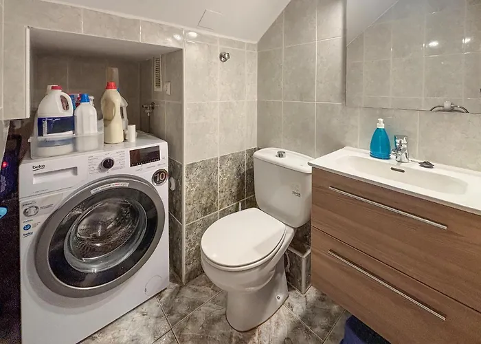 Apartment 2 Bedroom Beautiful In